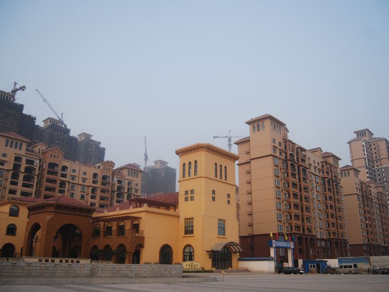 華強(qiáng)城一期二標(biāo)段工程（2010年省文明工地、省“結(jié)構(gòu)中州杯”工程