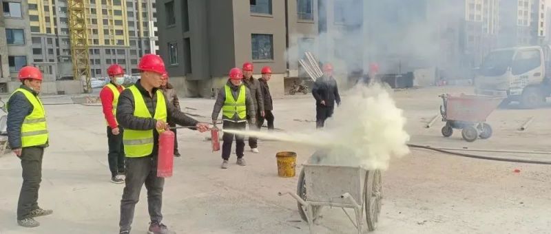 項(xiàng)目動態(tài)丨集團(tuán)七個城中村（晁家村）安置房項(xiàng)目部組織開展建筑工地消防安全應(yīng)急演練